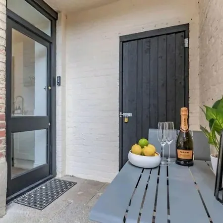 St Marg's Hideaway: Grade II Listed Luxury in Cheltenham's Heart Exterior photo