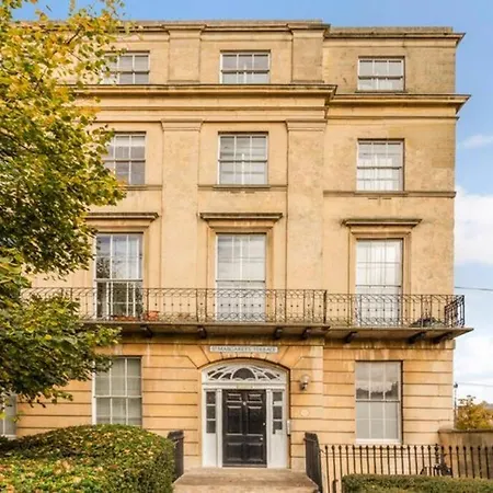 St Marg's Hideaway: Grade II Listed Luxury in Cheltenham's Heart Exterior photo